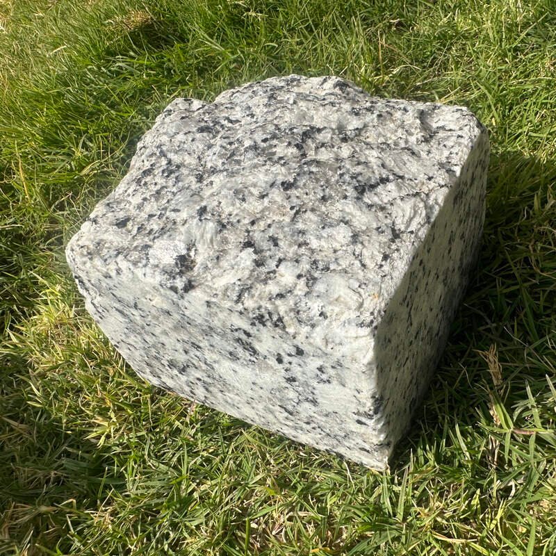 P White Granite Sett (dry) splitface 800x800 compressed